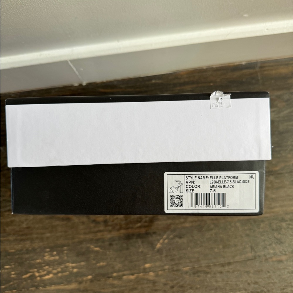 Black Bow Larroude Elle Platform 7.5 - Picture 3 of 3